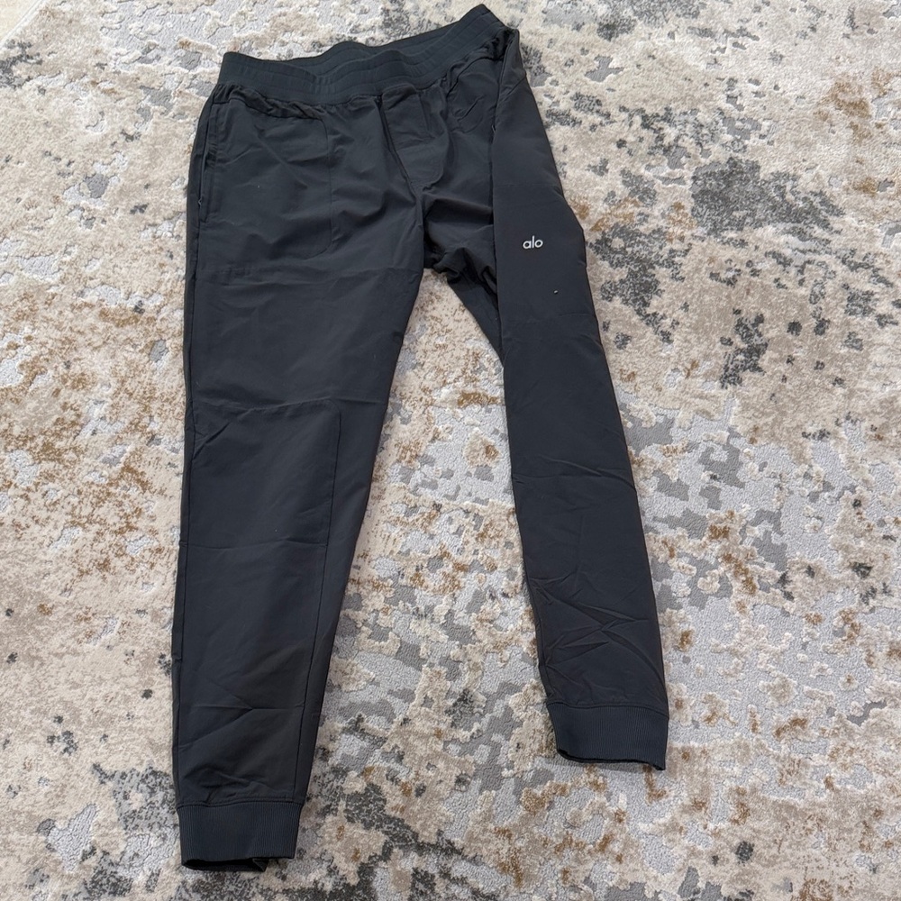 ALO Yoga men’s gray Jogger Sweatpants
